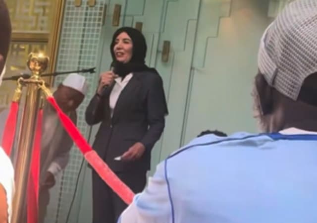 Hochul's Hijab at Mosque Sparks 'Feminist Icon' Backlash