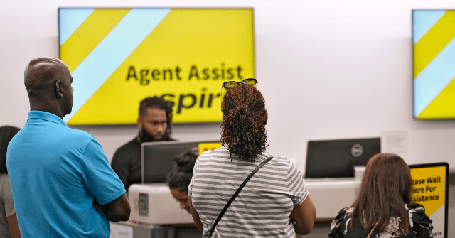 Spirit Airlines shuts down after Trump bailout plan fails