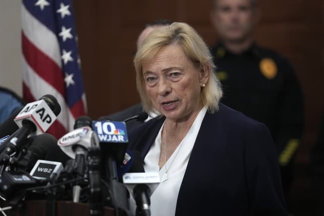 Mills Reminds Voters She's Still on Ballot Amid Platner Sexting Scandal