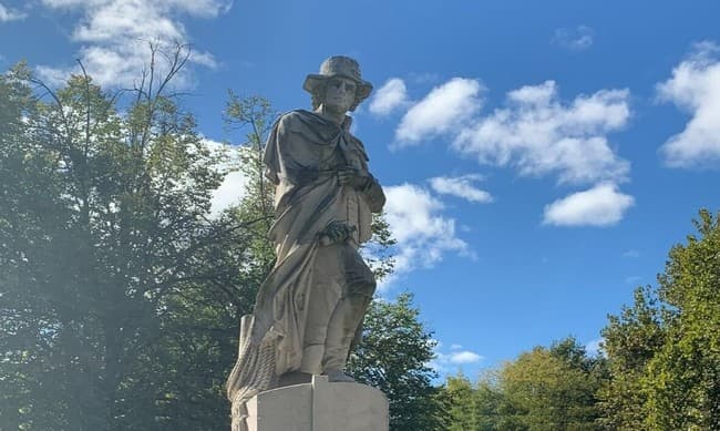 Trump Wants Smithsonian to Replace Art With Giant Washington Statue