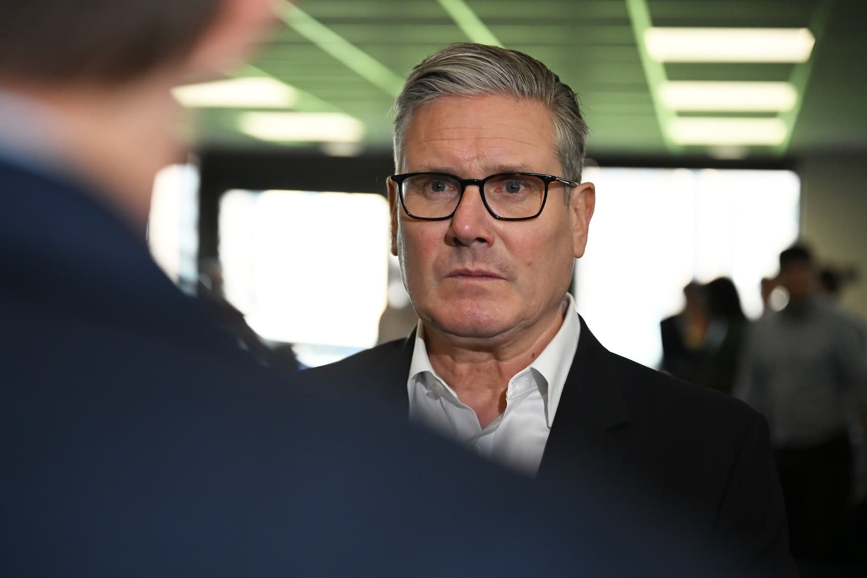 UK's Far-Right Reform Party Surges as Labour MPs Revolt Against Starmer