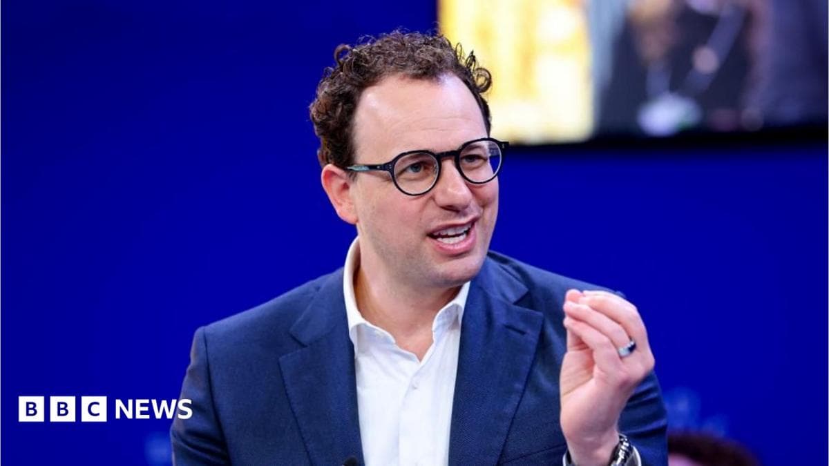 AI CEOs Warn of Extinction Risk, Delay IPO, Urge Slowdown