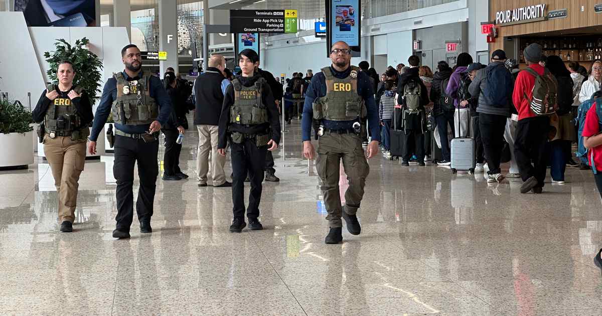 Trump Uses Emergency Powers to Pay TSA Workers, Bypassing Congress