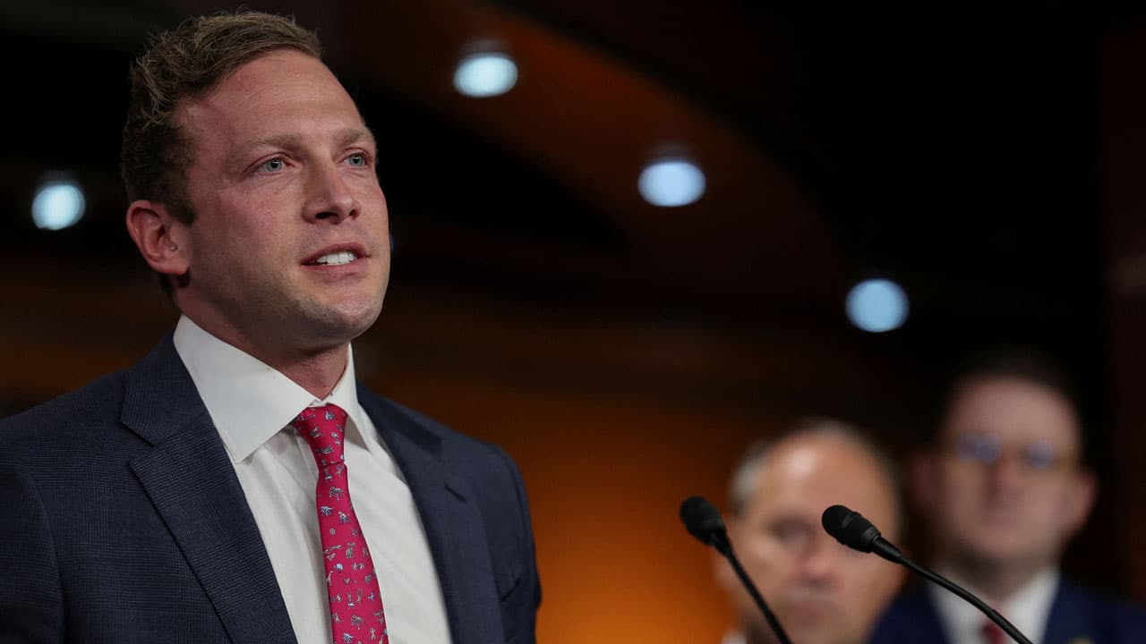 GOP Senator Calls His Own Party's Congressman a 'Danger'