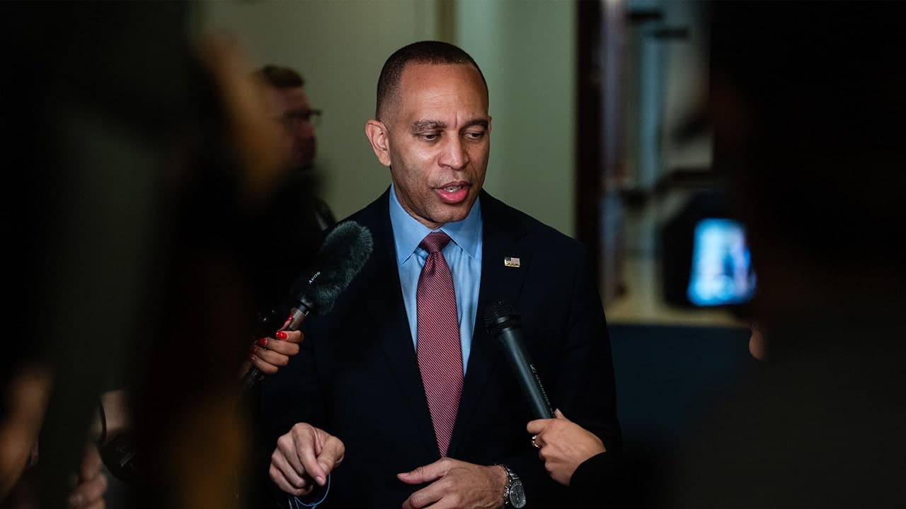DeSantis Signs Map Targeting Four Democratic Seats as Jeffries Launches Counter-Gerrymander
