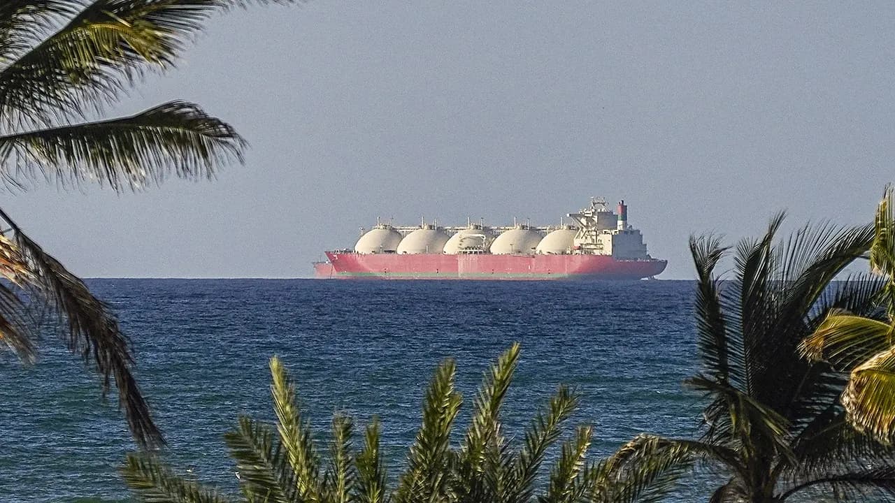 Iran defies ceasefire terms, keeps Strait of Hormuz effectively closed
